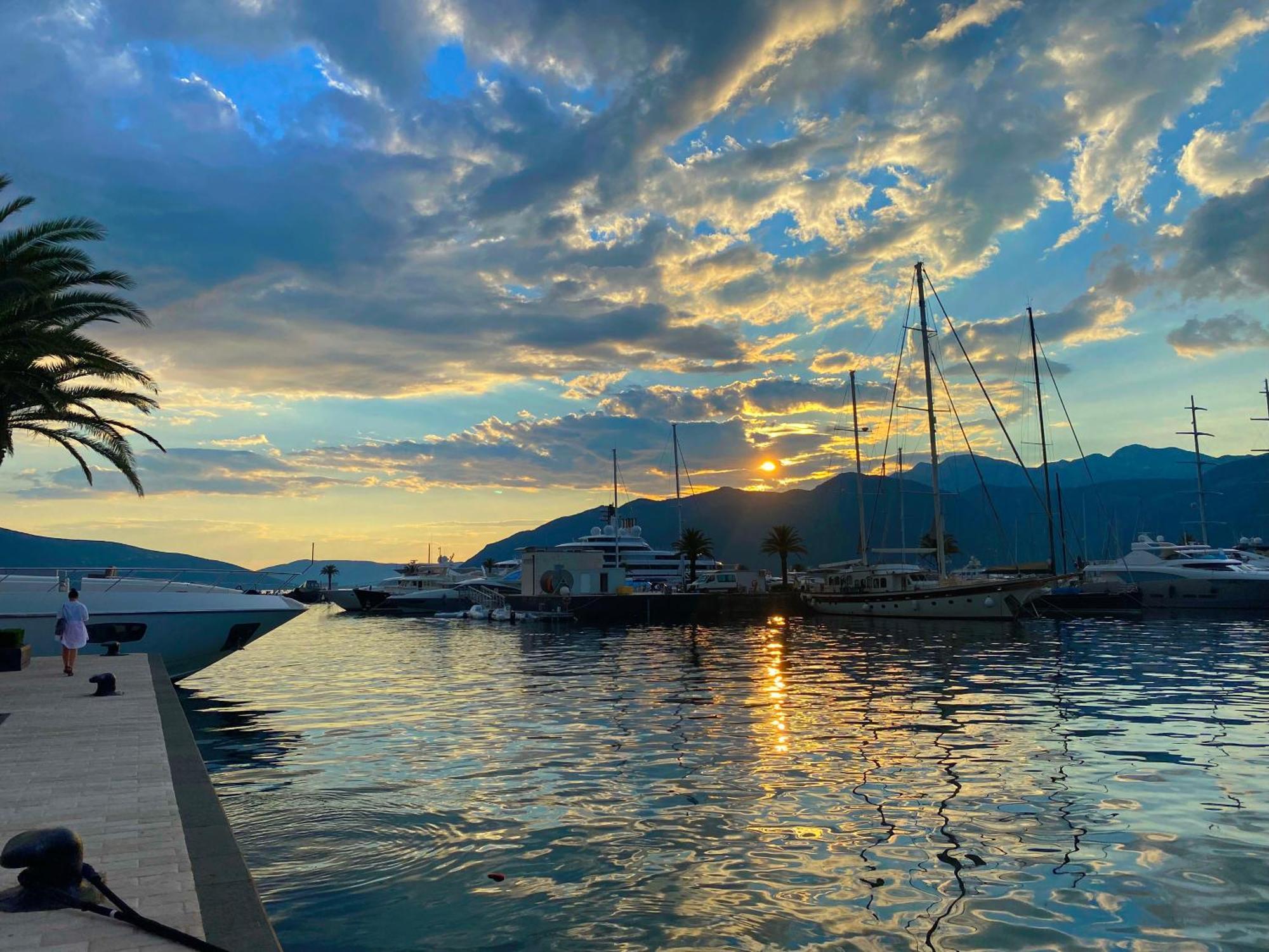 Apartment Sova Tivat Bagian luar foto